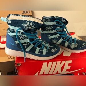 Youth Nike Roshe One Hi Winter Boots Shoes Sherpa Size Y6 Fleece 807744- 400 Fur